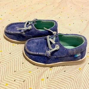 Size 5 Cat & Jack toddler boy shoes-never worn